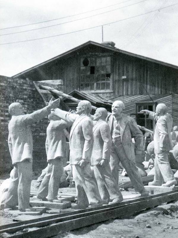 Памятники Ленину