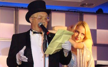 Беленький с девушкой