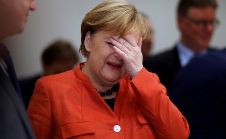 Меркель плачет
