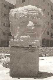 Памятник Бен-Гуриона в Офаким