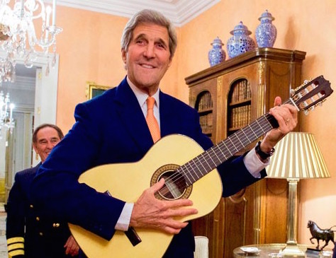 Керри с гитарой