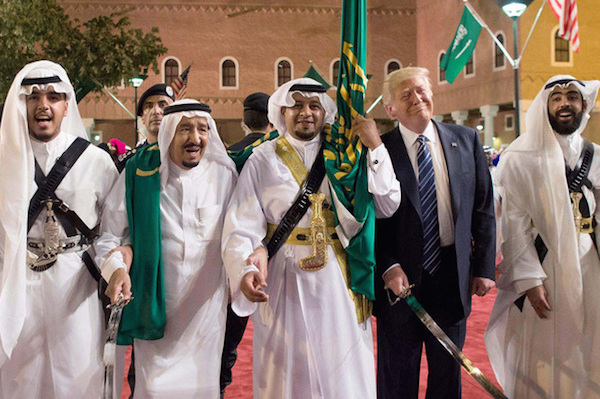 Трамп с мечом